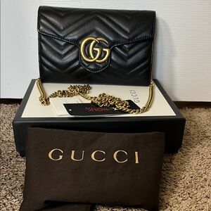 3303 Gucci Black Leather Chain Bag